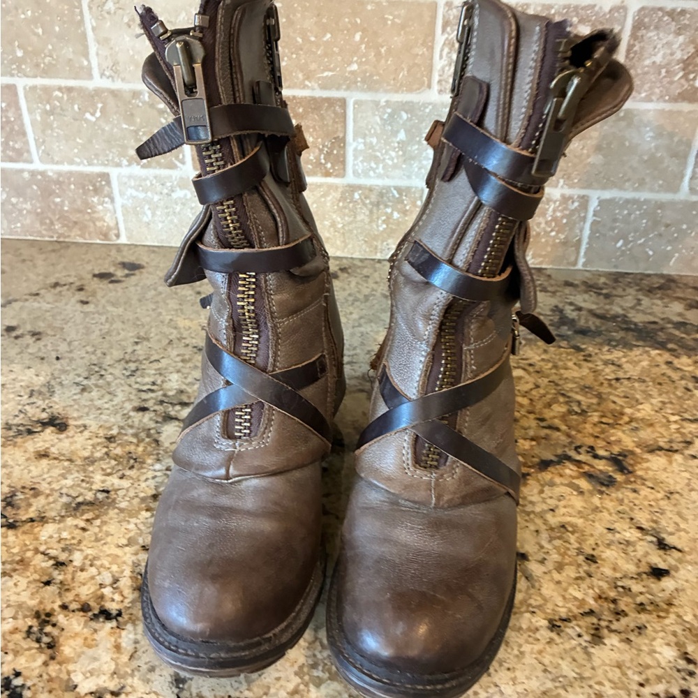 Freebird by Steven Dark Brown Heeled Boots. Rarely Worn Size 8